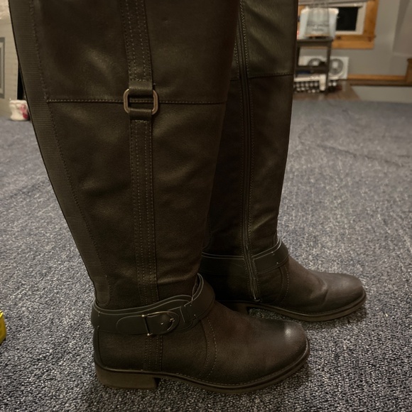 Bare Trap Boots - Picture 2 of 2